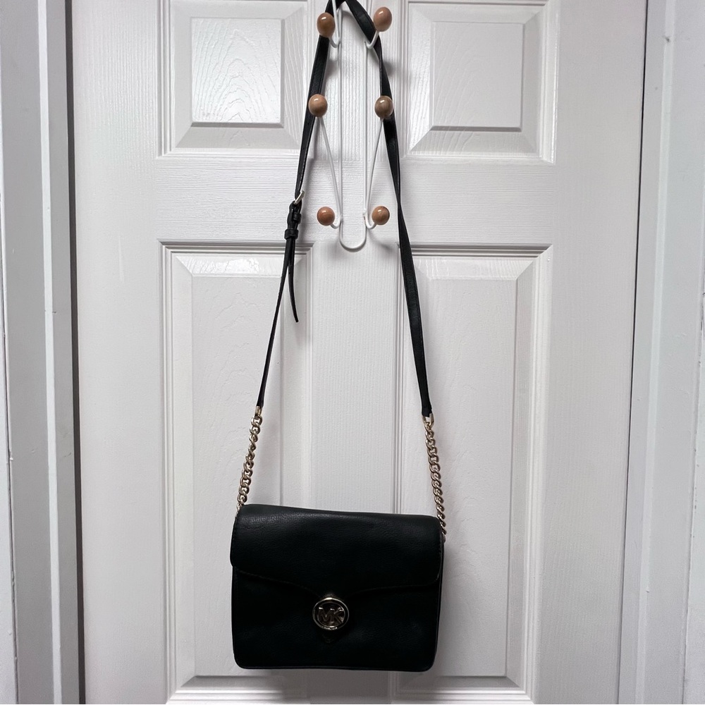 Michael Kors Elegant Black Leather Shoulder Bag